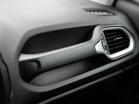 Used 2020 Jeep Renegade Latitude image 29