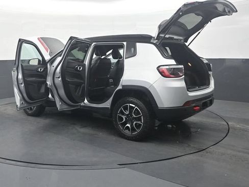 Used 2025 Jeep Compass Trailhawk w/ Trailer Tow Group AWD/4WD image 39
