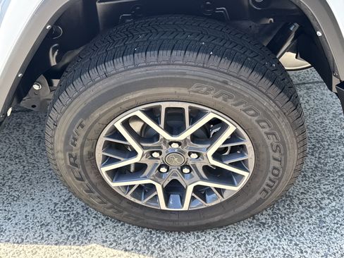 Used 2024 Jeep Wrangler Unlimited Sahara AWD/4WD image 19
