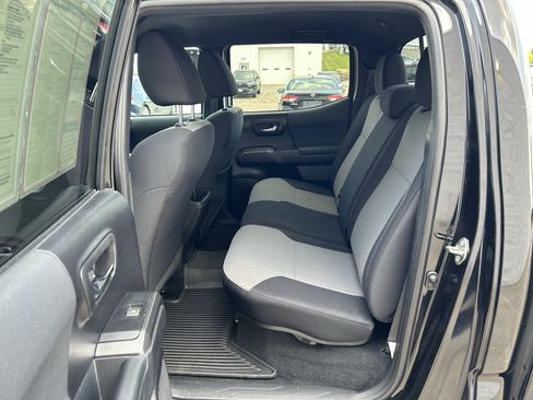 Used 2020 Toyota Tacoma TRD Off-Road AWD/4WD image 18