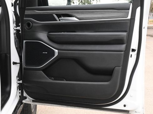 Used 2024 Jeep Wagoneer L Series II w/ Flexible Seating Group image 28