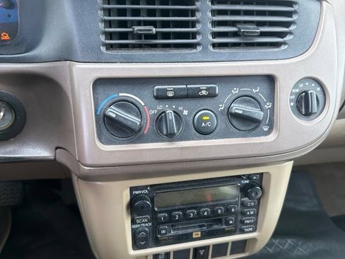 Used 2003 Toyota Sienna LE w/ Symphony Pkg FWD image 10