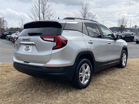 Used 2022 GMC Terrain SLE w/ Driver Convenience Package image 3