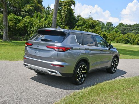Used 2024 Mitsubishi Outlander SE Black Edition AWD/4WD image 4
