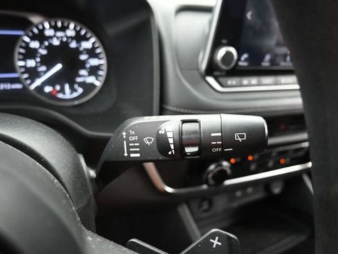 Used 2024 Nissan Rogue S AWD/4WD image 32