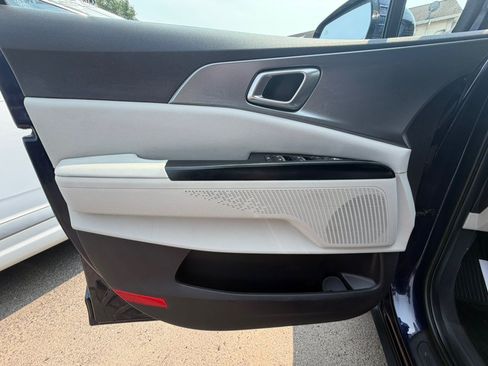 Used 2022 Kia Carnival LX FWD image 15