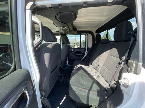 Used 2023 Jeep Gladiator Rubicon AWD/4WD image 12