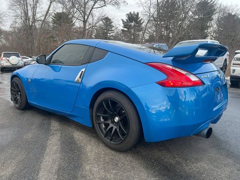Used 2010 Nissan 370Z Coupe w/ Sport Pkg image 3