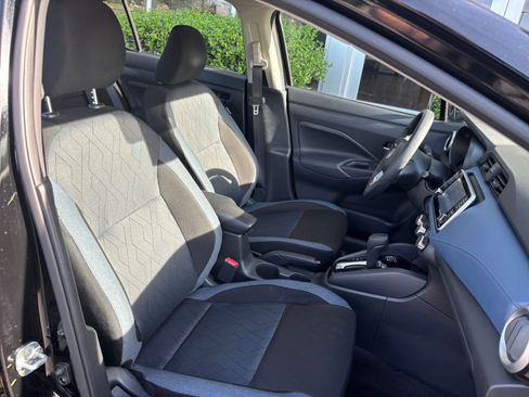 Used 2025 Nissan Versa SV image 34