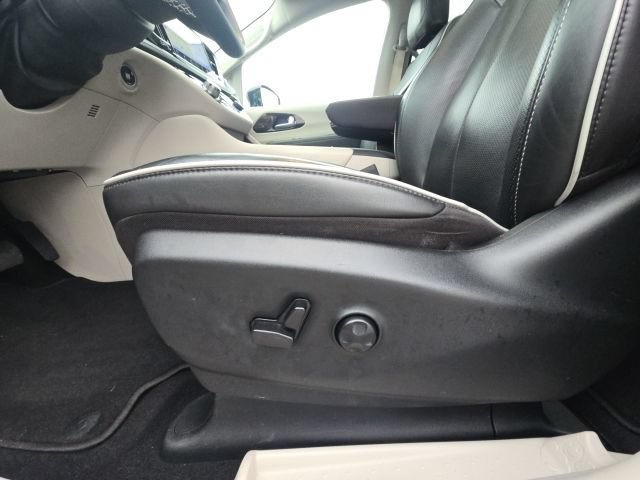 Used 2024 Chrysler Pacifica Limited FWD image 24