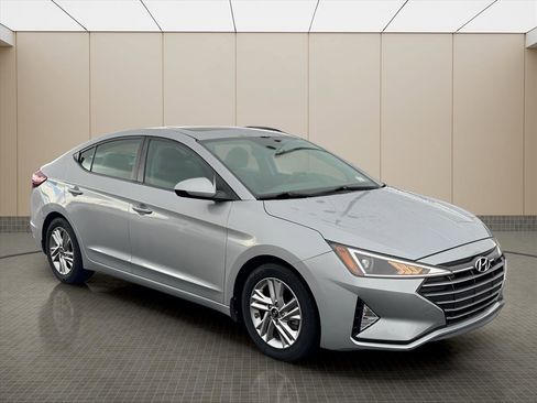 Used 2020 Hyundai Elantra Value Edition w/ Winter Weather Package image 2