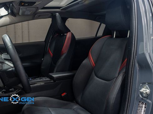 Used 2025 Toyota Prius Plug-In Hybrid image 22