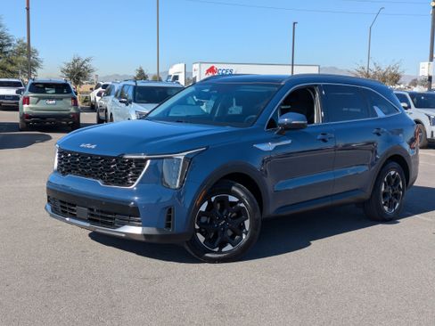 Certified 2025 Kia Sorento S w/ Panoramic Sunroof Package image 34