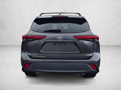 Used 2020 Toyota Highlander L FWD image 6
