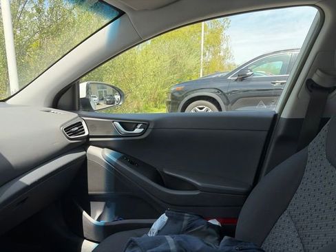 Used 2017 Hyundai Ioniq SEL FWD image 9