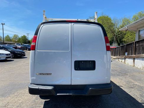 Used 2018 Chevrolet Express 3500 w/ Driver Convenience Package RWD image 7