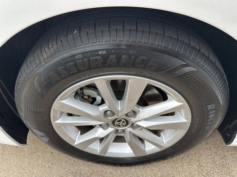 Used 2025 Toyota Camry LE w/ Convenience Package image 21