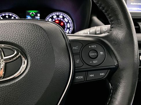Used 2020 Toyota RAV4 XLE Premium FWD image 24