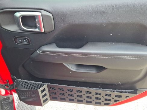 Used 2018 Jeep Wrangler Unlimited Sahara w/ Cold Weather Group image 7