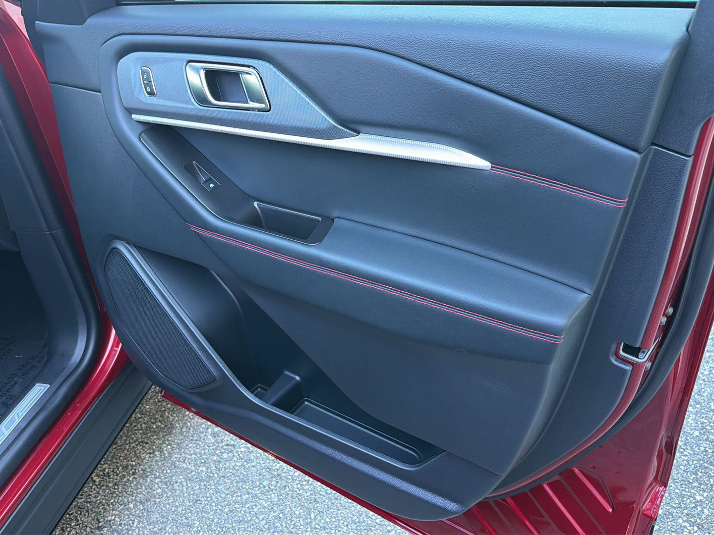 New 2027 Ford Explorer ST-Line w/ Premium Package RWD image 40