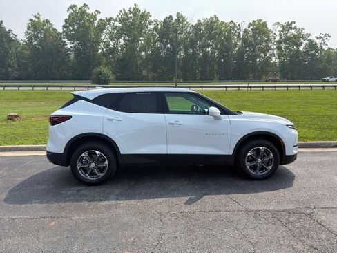Used 2025 Chevrolet Blazer LT FWD image 8