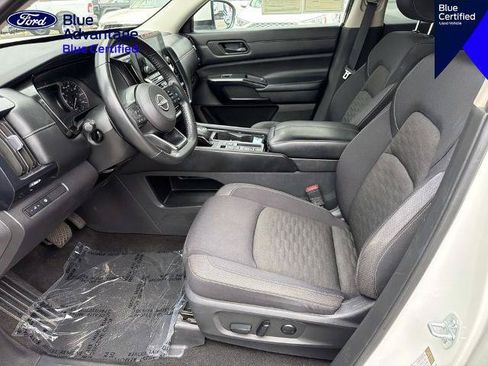 Used 2024 Nissan Pathfinder SV FWD image 17