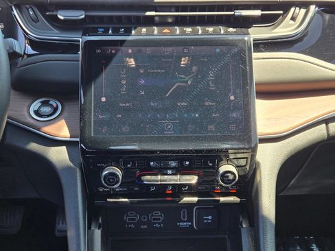 Used 2022 Jeep Grand Cherokee Summit w/ Advanced Protech Group IV AWD/4WD image 12