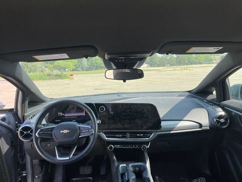 Used 2025 Chevrolet Equinox EV LT FWD image 14