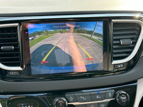 Used 2024 Chrysler Pacifica Touring-L image 13