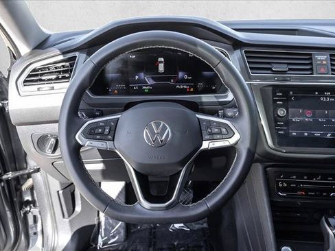 Used 2023 Volkswagen Tiguan SE w/ Panoramic Sunroof Package FWD image 13