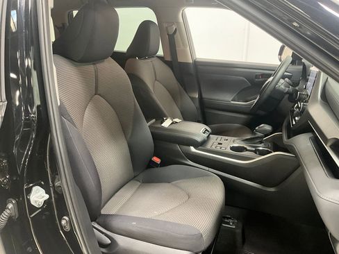 Used 2023 Toyota Highlander L AWD/4WD image 7