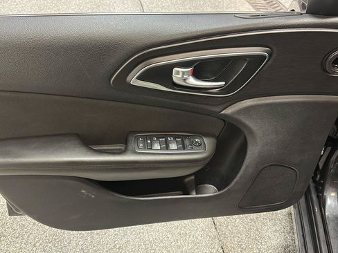 Certified 2016 Chrysler 200 Limited w/ Convenience Group FWD image 17