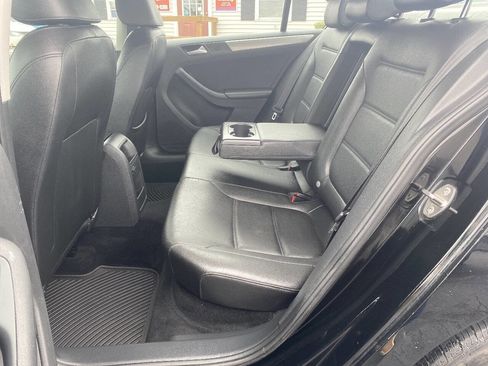 Used 2017 Volkswagen Jetta SE FWD image 9