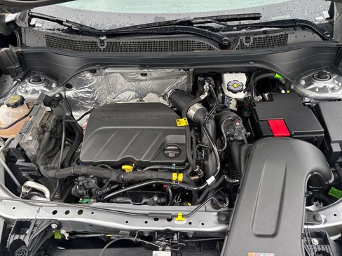 Used 2025 Chevrolet Trax LT image 31