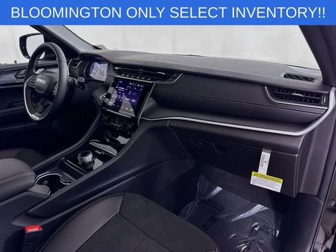 New 2025 Jeep Grand Cherokee Altitude w/ Trailer Tow Package image 28