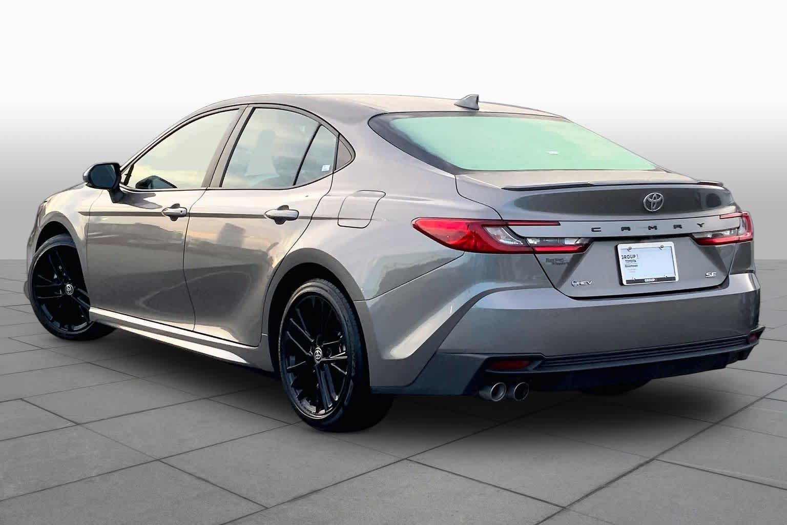 Used 2025 Toyota Camry SE FWD image 11