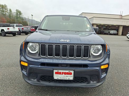 Used 2023 Jeep Renegade Latitude image 3