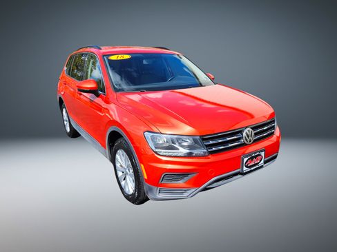 Used 2018 Volkswagen Tiguan SE image 1