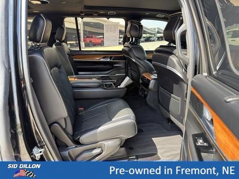 Used 2023 Jeep Grand Wagoneer Series III AWD/4WD image 21