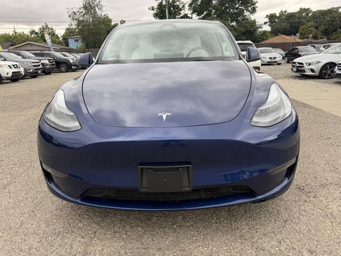 Used 2023 Tesla Model Y Long Range AWD/4WD image 2