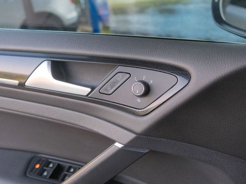 Used 2017 Volkswagen Golf SEL image 11