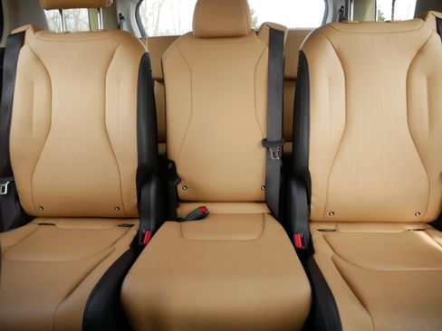 Certified 2024 Kia Carnival EX image 13