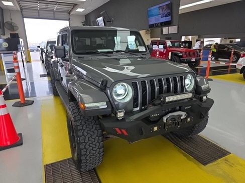 Used 2022 Jeep Gladiator Overland w/ Popular Equipment Package AWD/4WD image 3