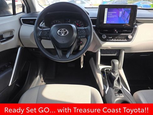 Certified 2025 Toyota Corolla Cross L FWD image 8