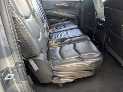 Used 2019 Cadillac Escalade ESV Luxury image 19