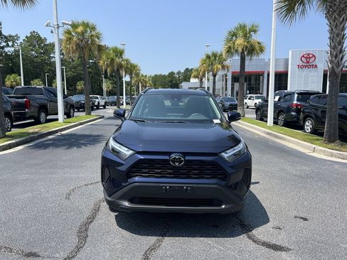 Used 2022 Toyota RAV4 XLE w/ Convenience Package FWD image 3