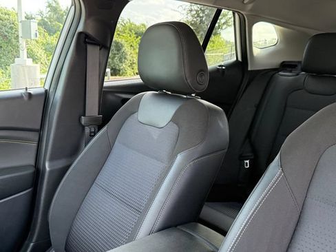 Used 2025 Chevrolet Trax LT FWD image 13