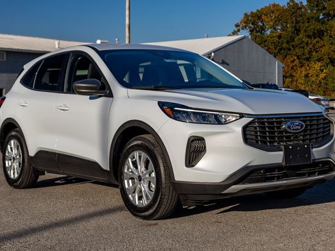 New 2025 Ford Escape Active w/ Cold Weather Package FWD image 7