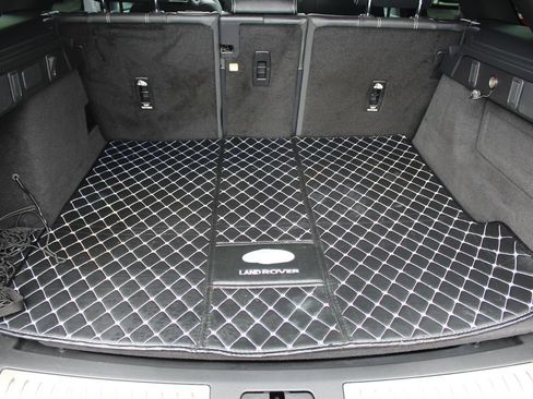 Used 2021 Land Rover Range Rover Velar R-Dynamic S image 36