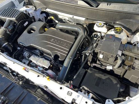 Used 2024 GMC Terrain SLE image 9